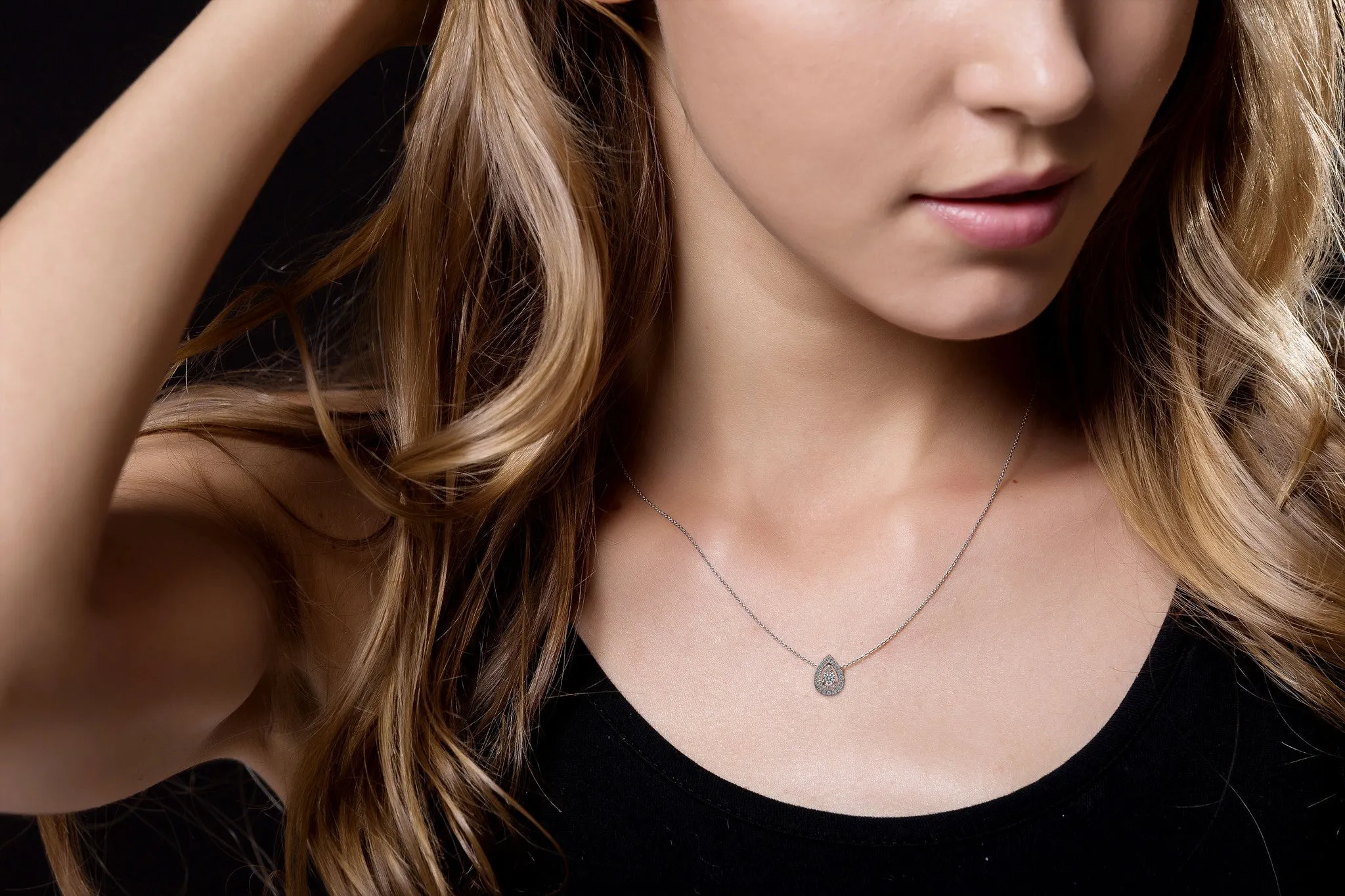 18k Gold Water Drop Shape Diamond Necklace