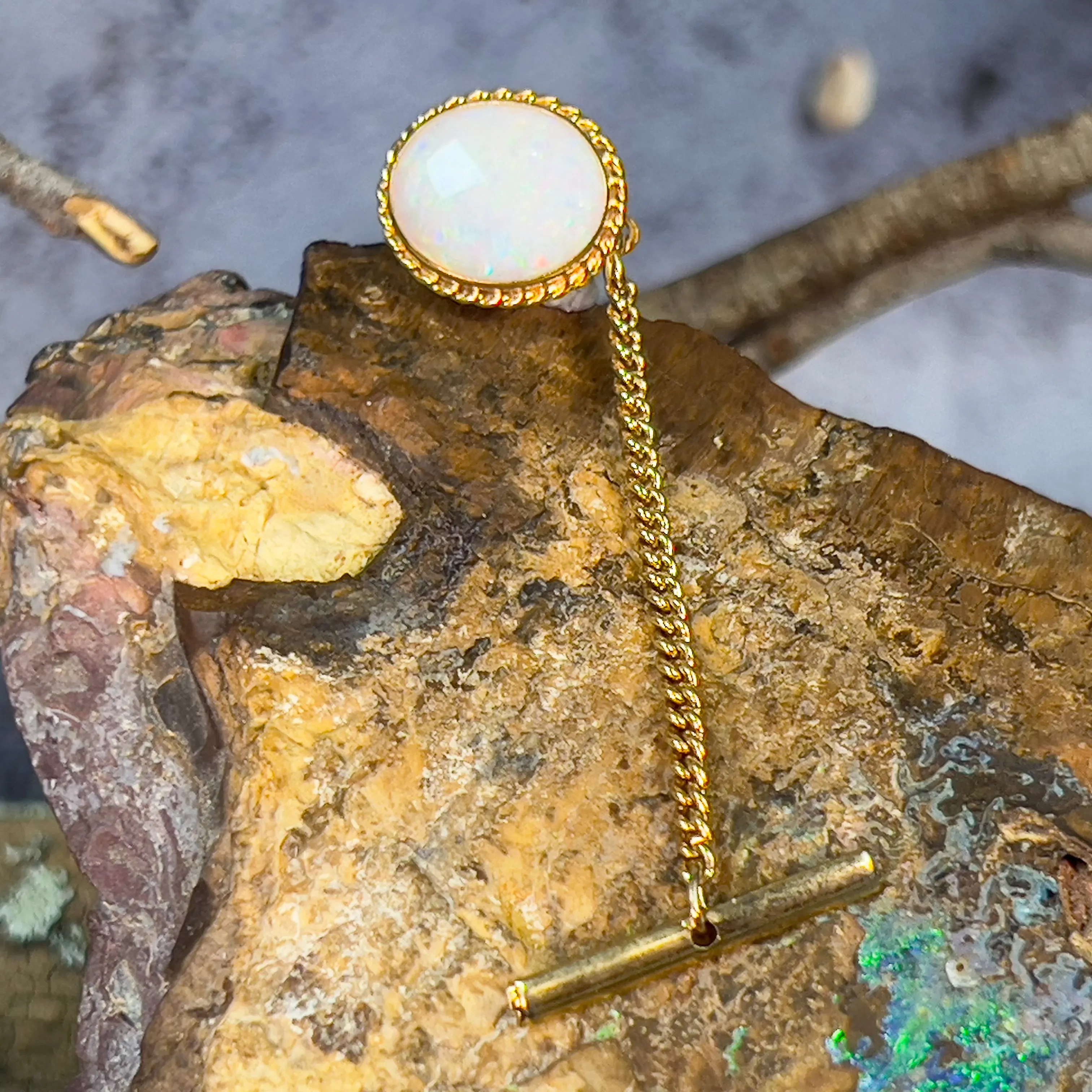 18kt Tie pin 12x10mm White Opal bezel