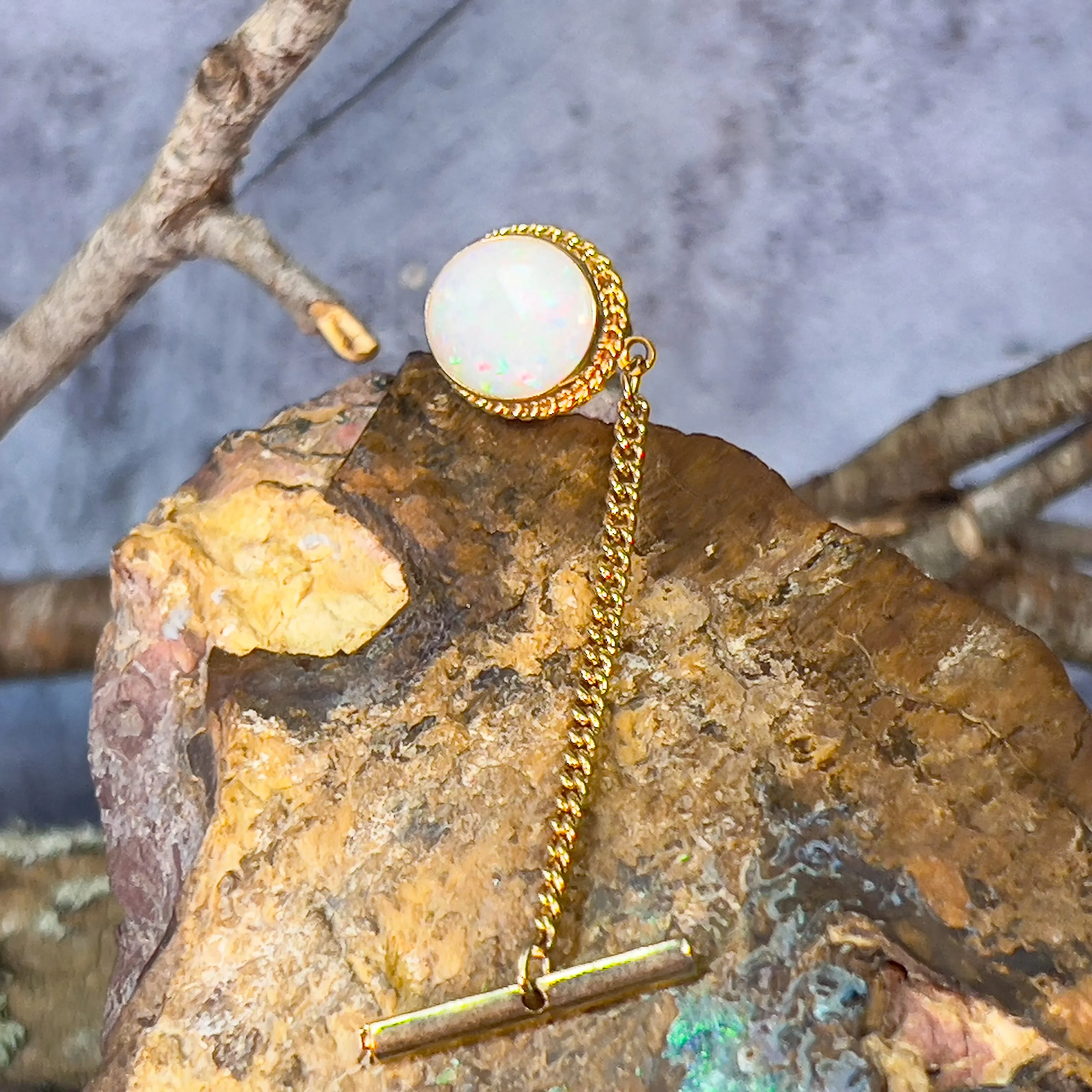18kt Tie pin 12x10mm White Opal bezel