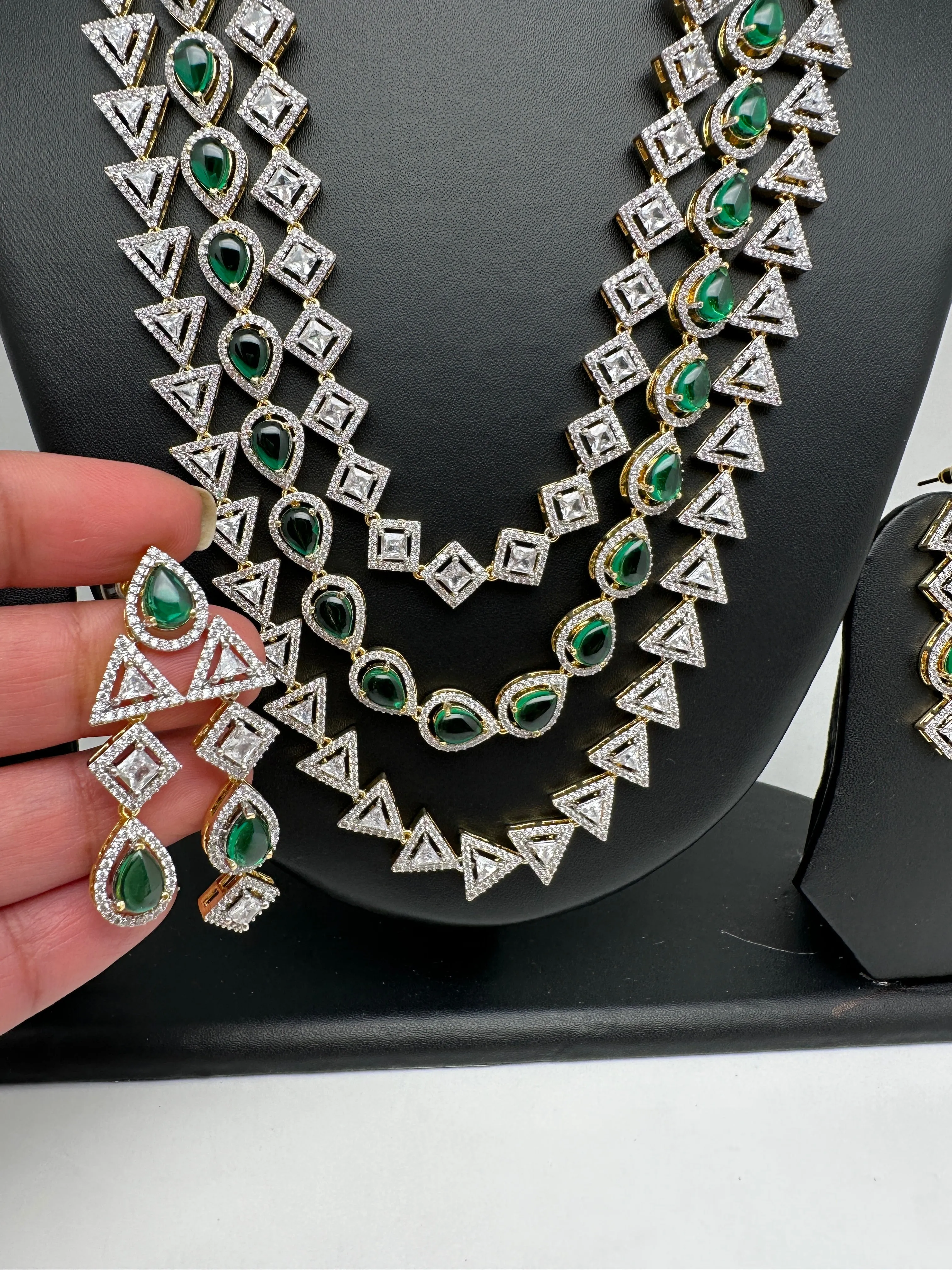 AD Green Stone Three Line Teen Lada Short Neckalce