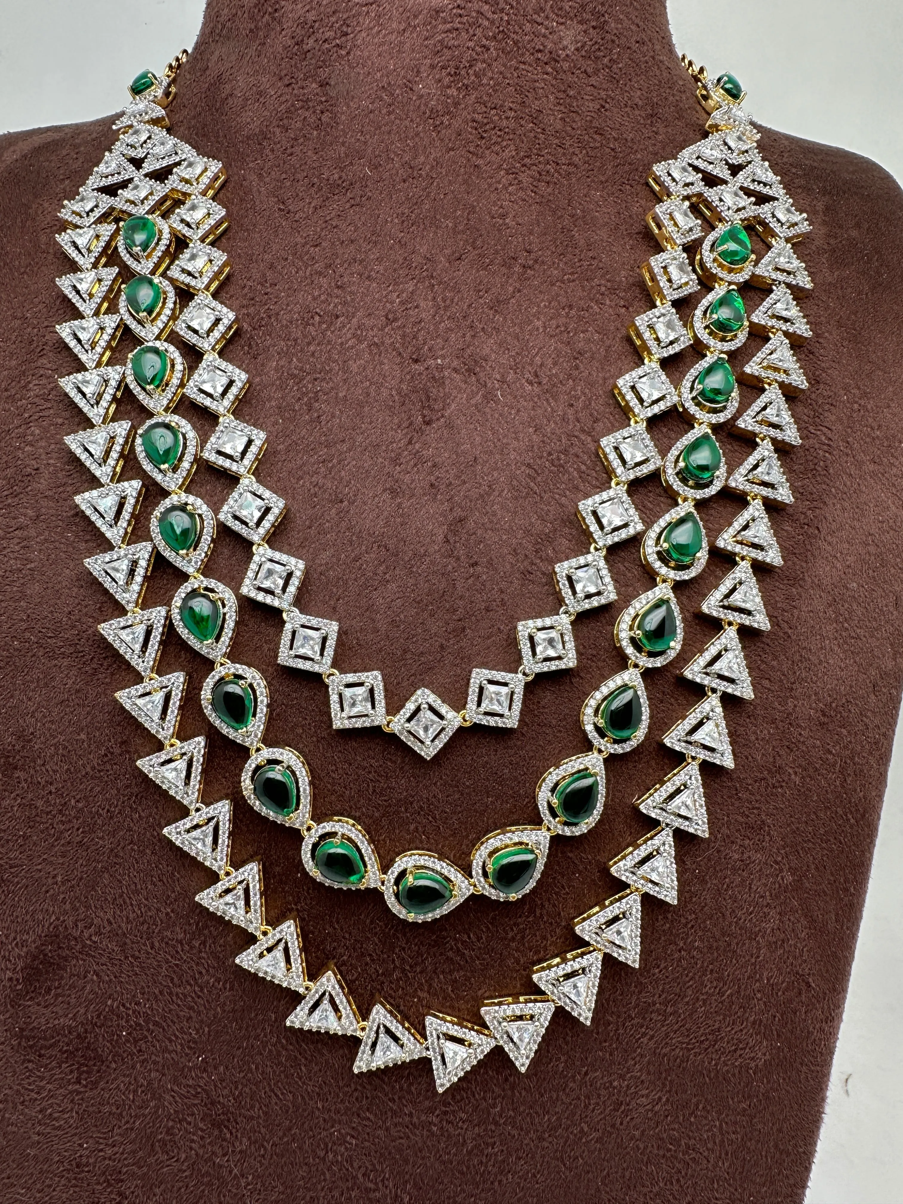 AD Green Stone Three Line Teen Lada Short Neckalce