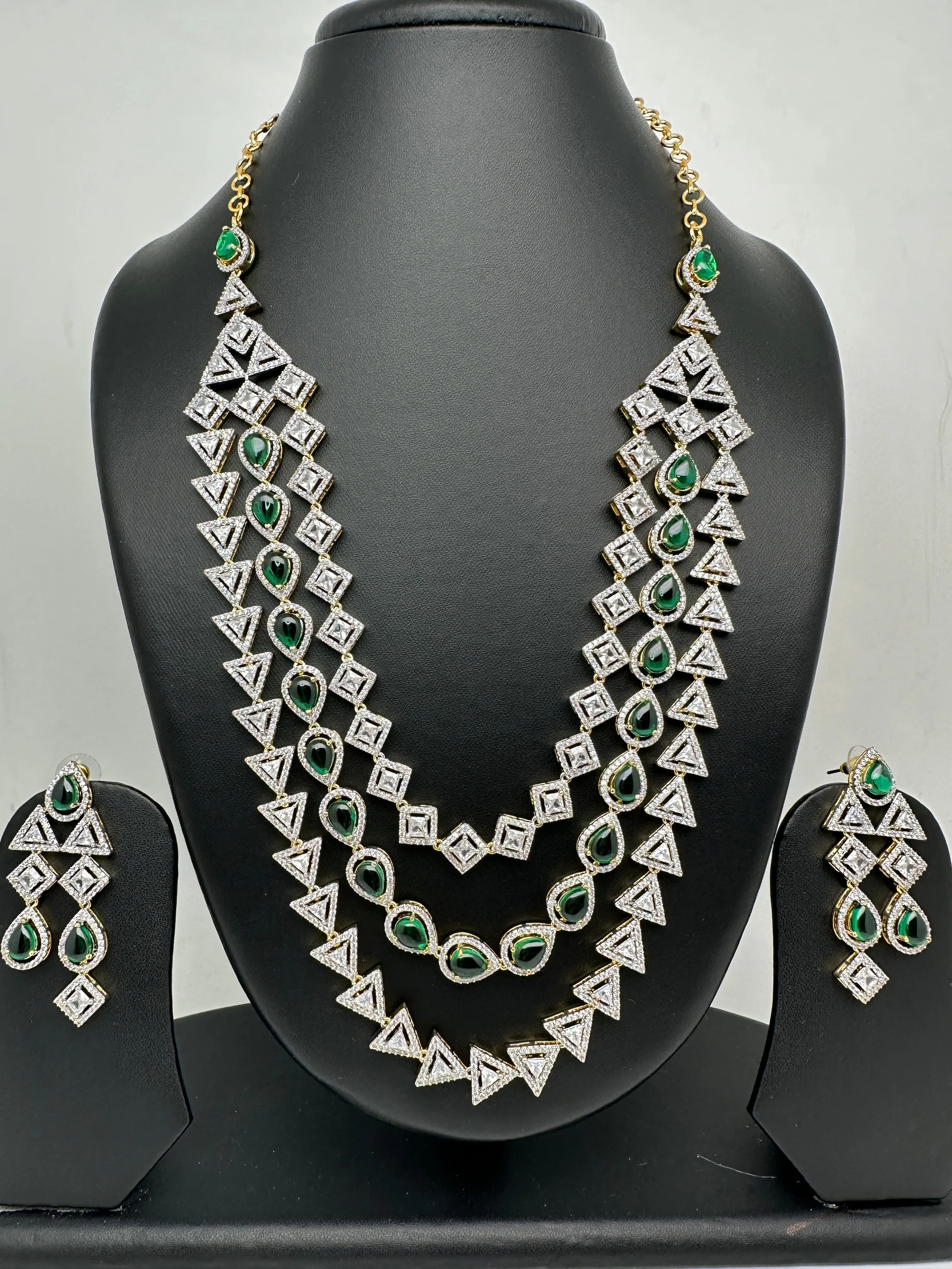 AD Green Stone Three Line Teen Lada Short Neckalce
