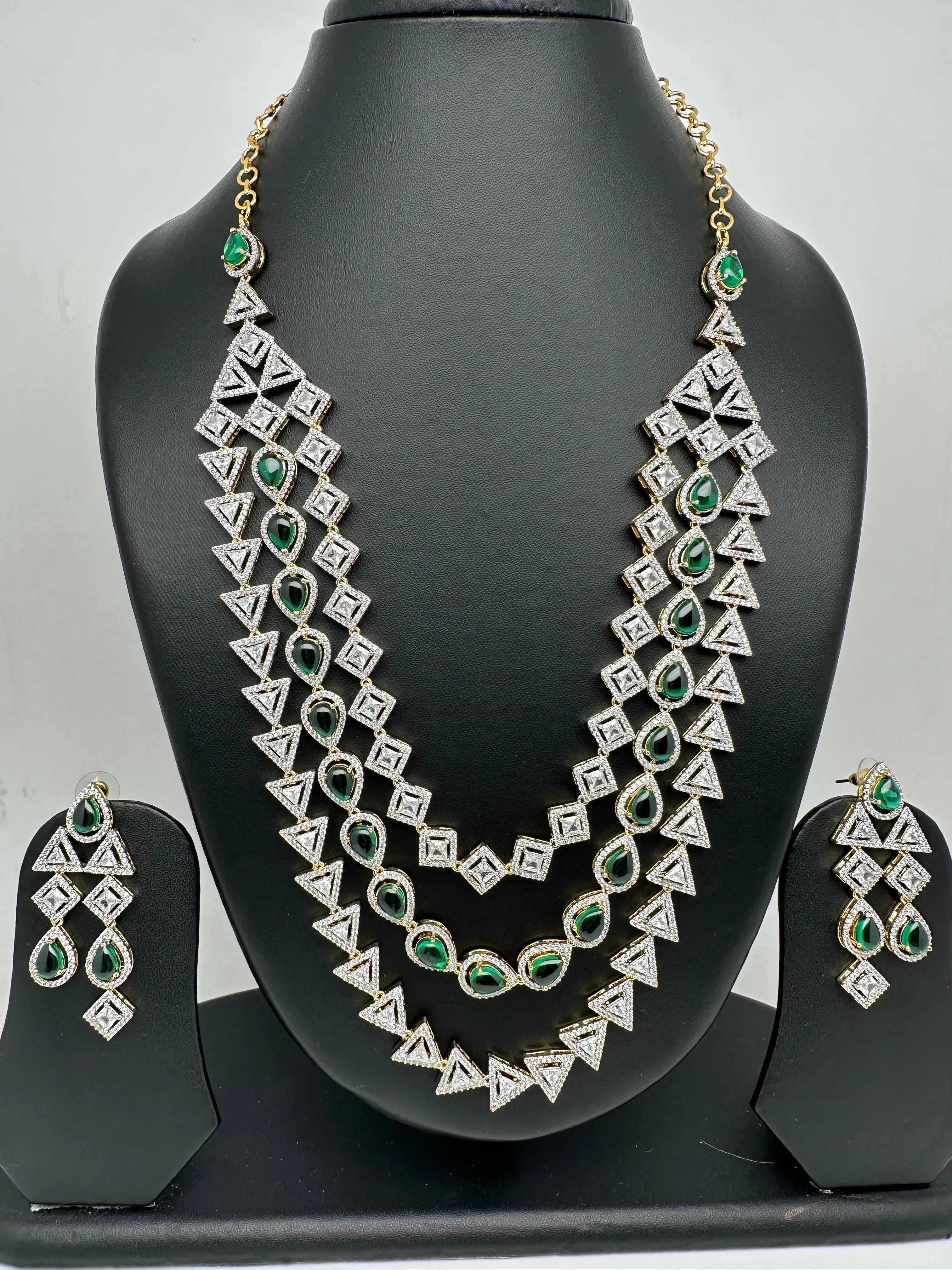 AD Green Stone Three Line Teen Lada Short Neckalce
