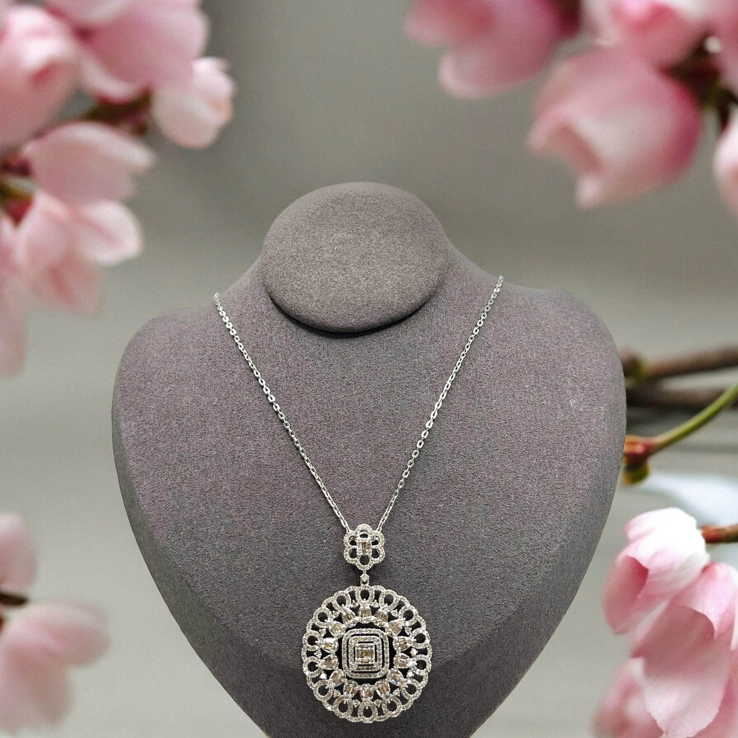 CAROUSEL NECKLACE