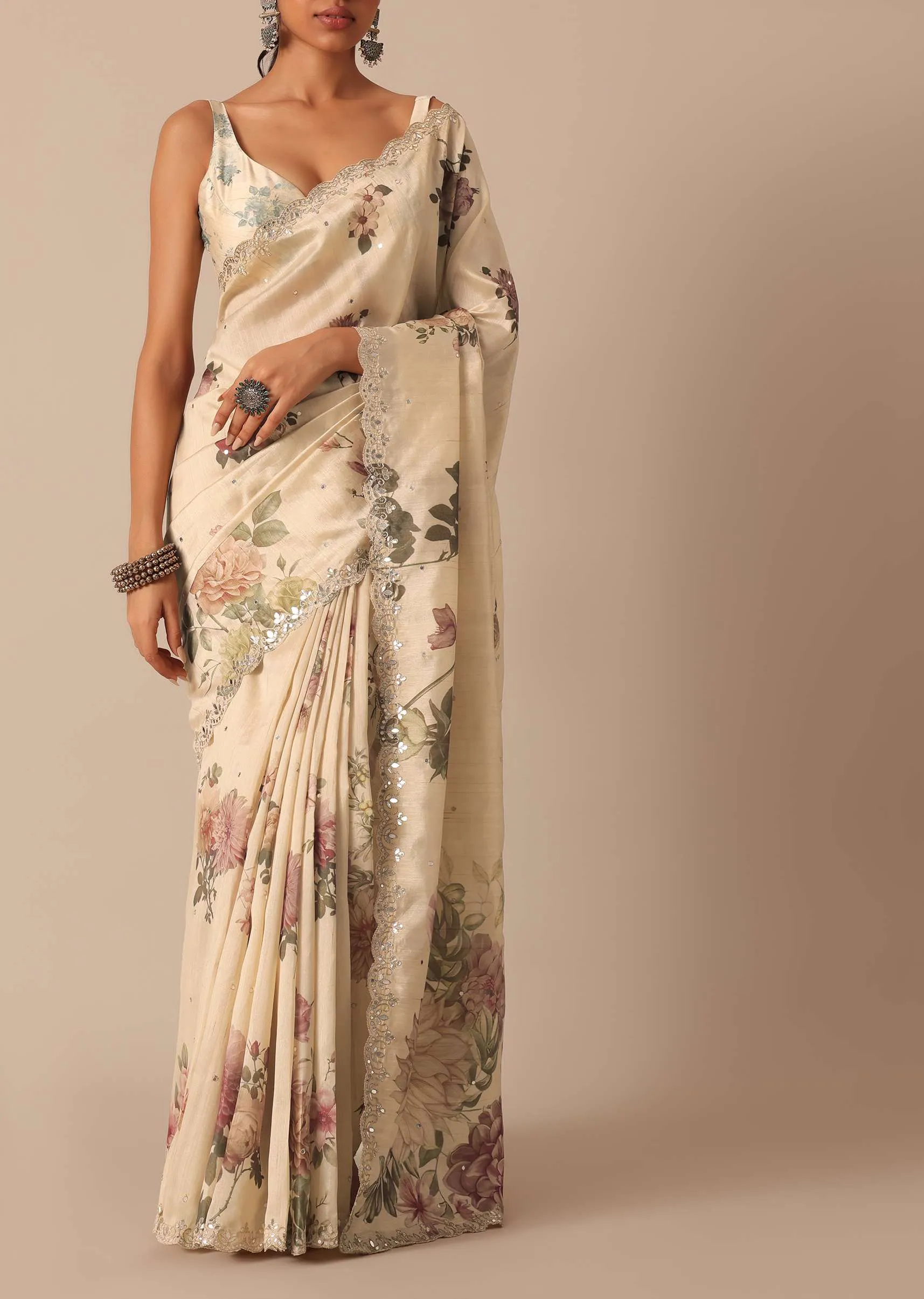 Cream Tussar Saree With Scallop Border And Unstitched Blouse Piece