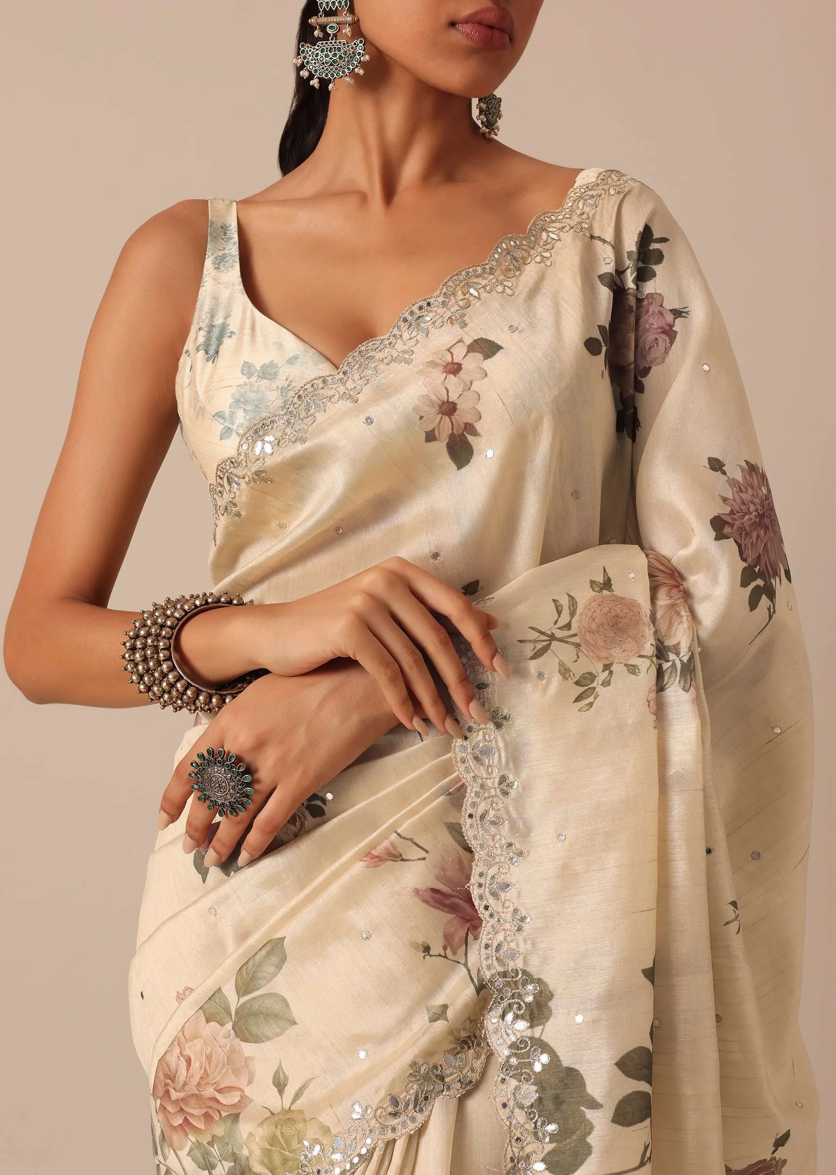 Cream Tussar Saree With Scallop Border And Unstitched Blouse Piece