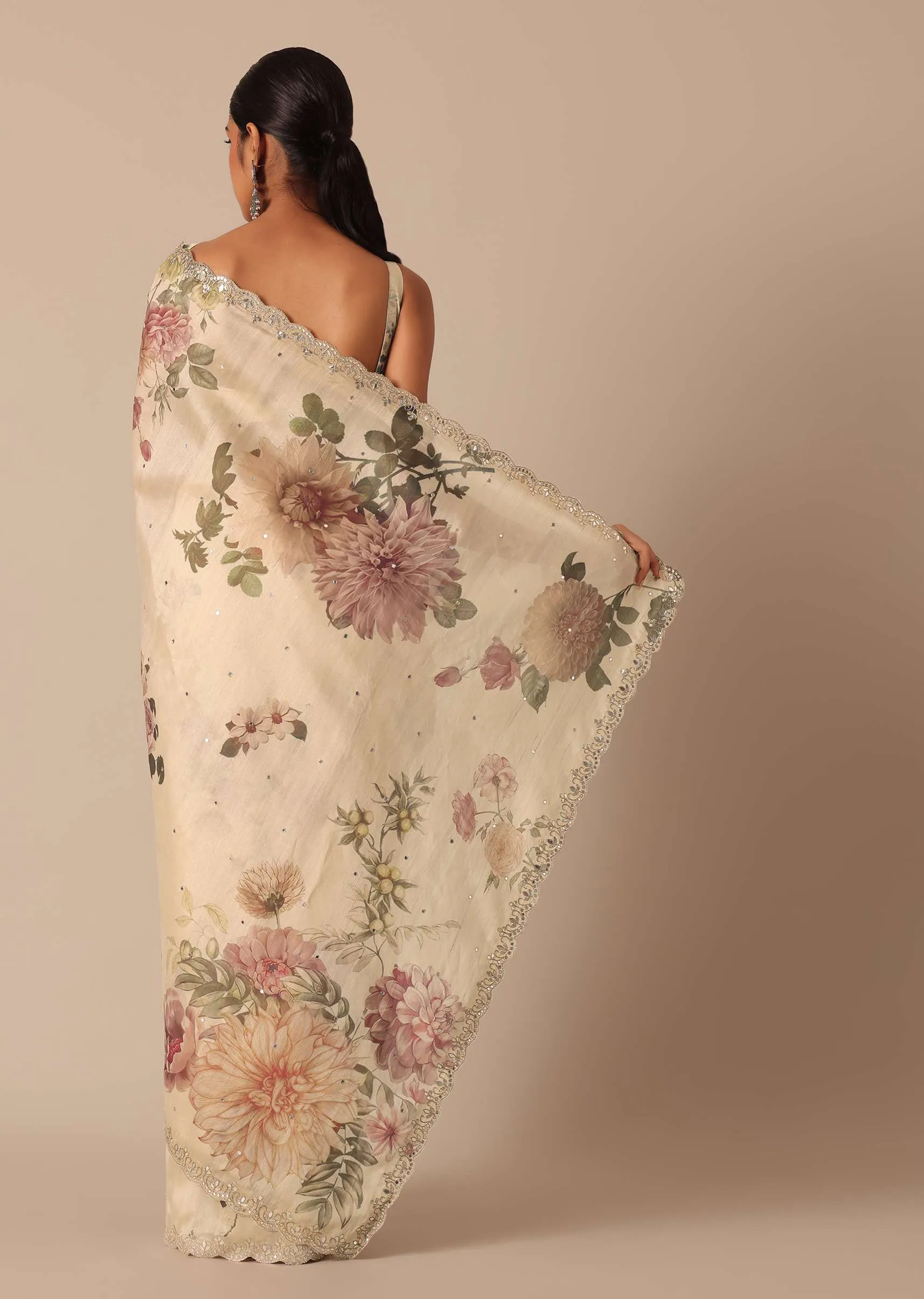 Cream Tussar Saree With Scallop Border And Unstitched Blouse Piece