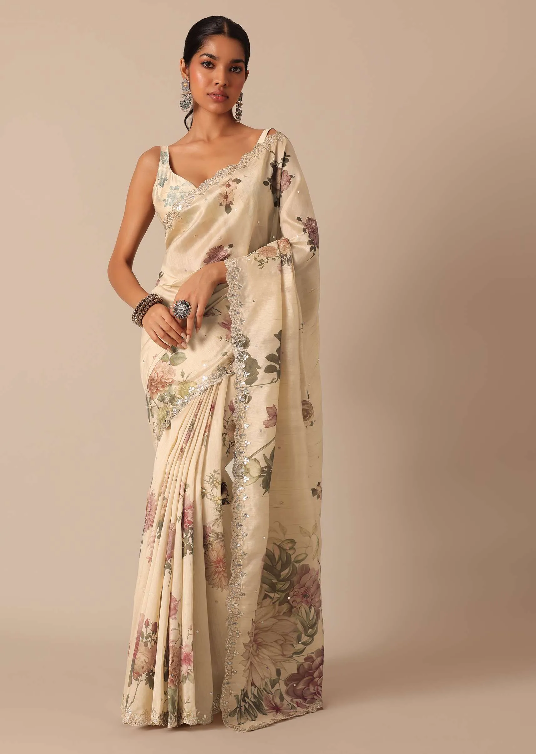 Cream Tussar Saree With Scallop Border And Unstitched Blouse Piece
