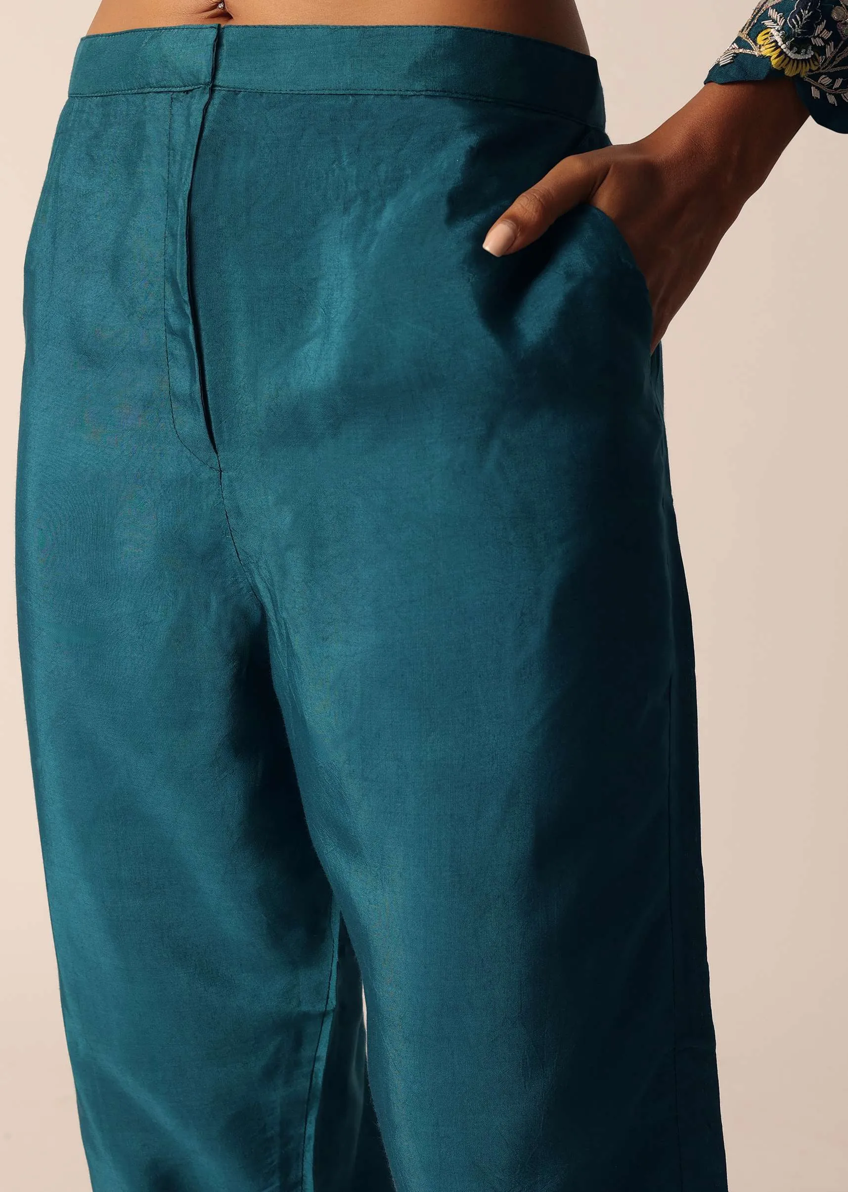 Green Banarasi Pant Set With Gota Work And Bandhani Print