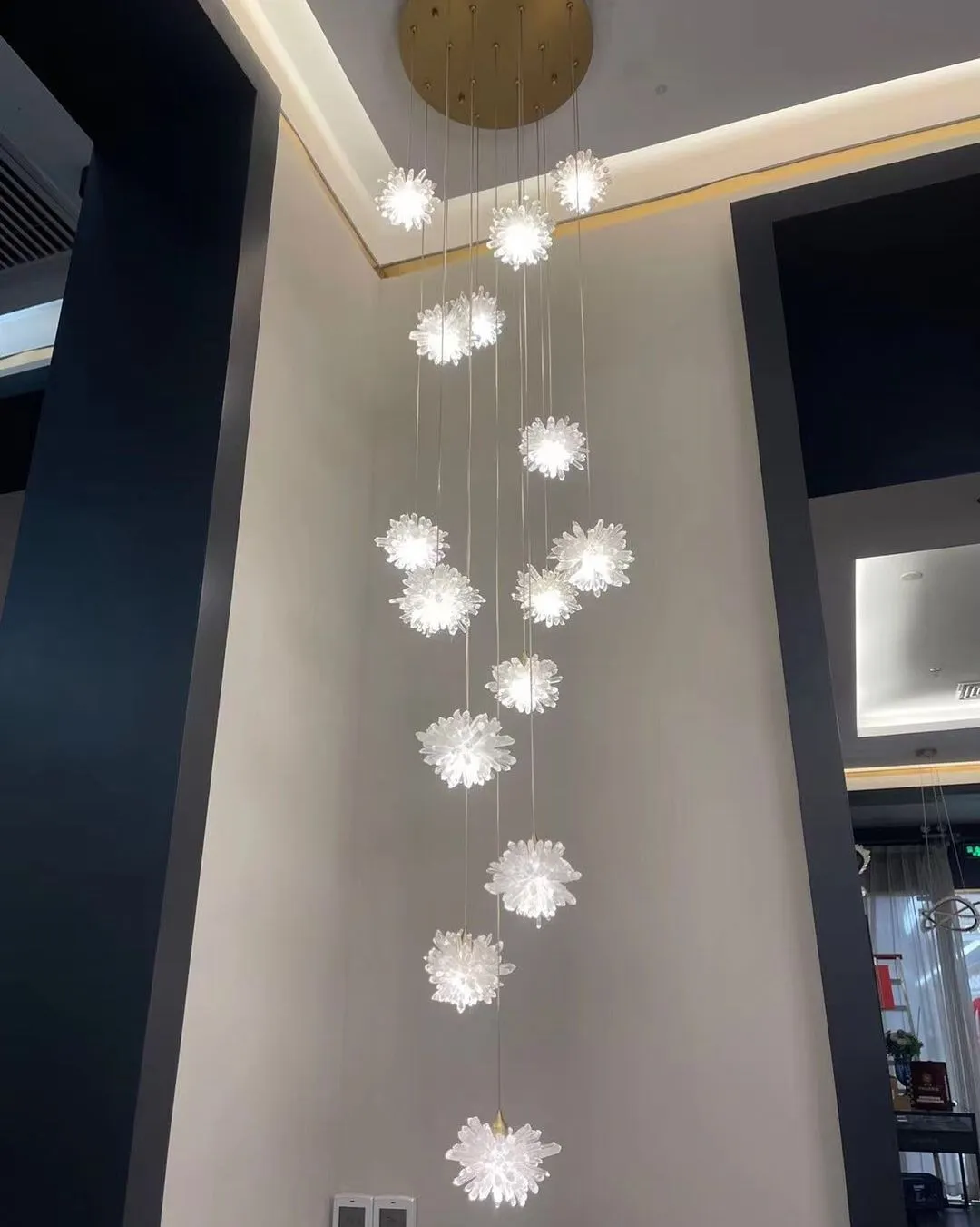 Luxury Floating Crystal Rock Chandelier for Staircase/Foyer