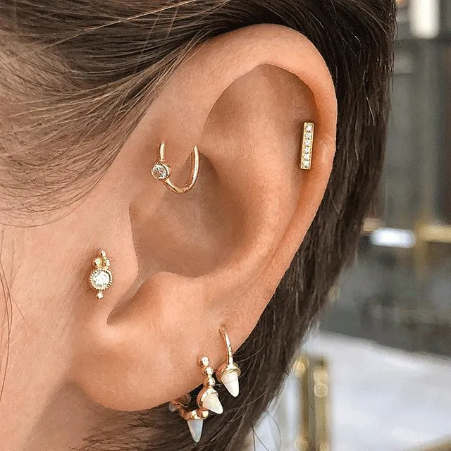 Single Short Opal Spike Non-Rotating Clicker by Maria Tash in Yellow Gold