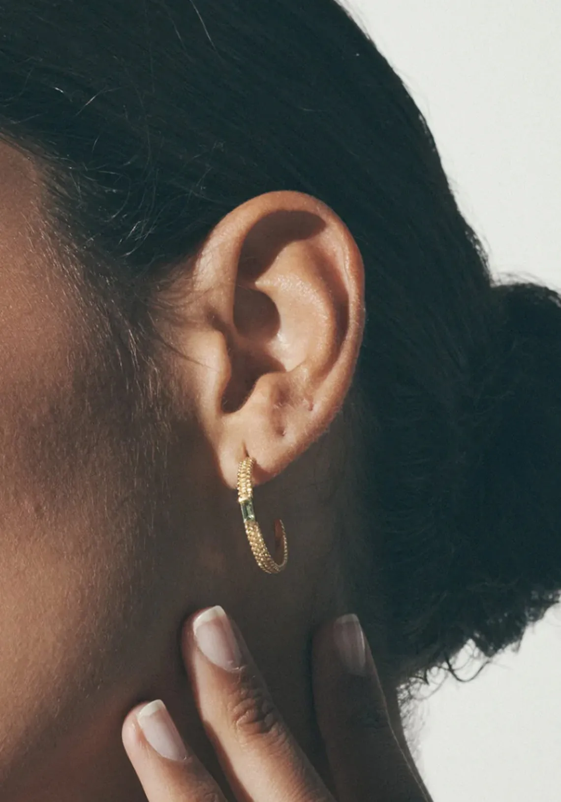 VASHTI PERIDOT HOOPS GOLD